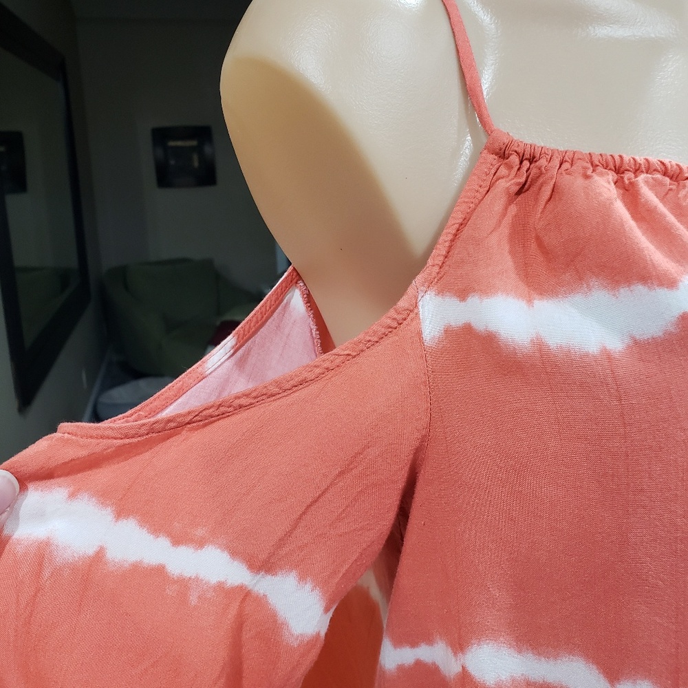 Cold Shoulder - Picture 3 of 4